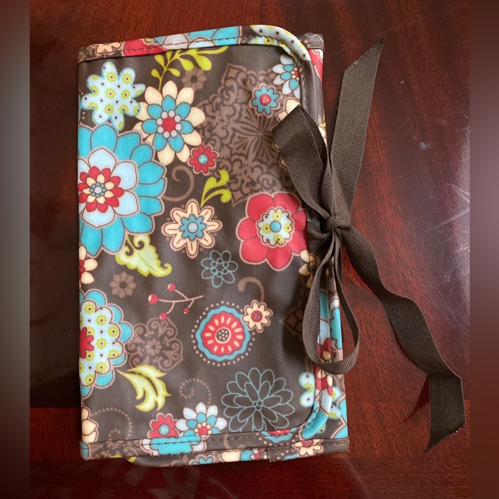 Thirty-one 31 fold-it-up trifold organizer in “Floral Fanfare” coupon NO NOTEPAD